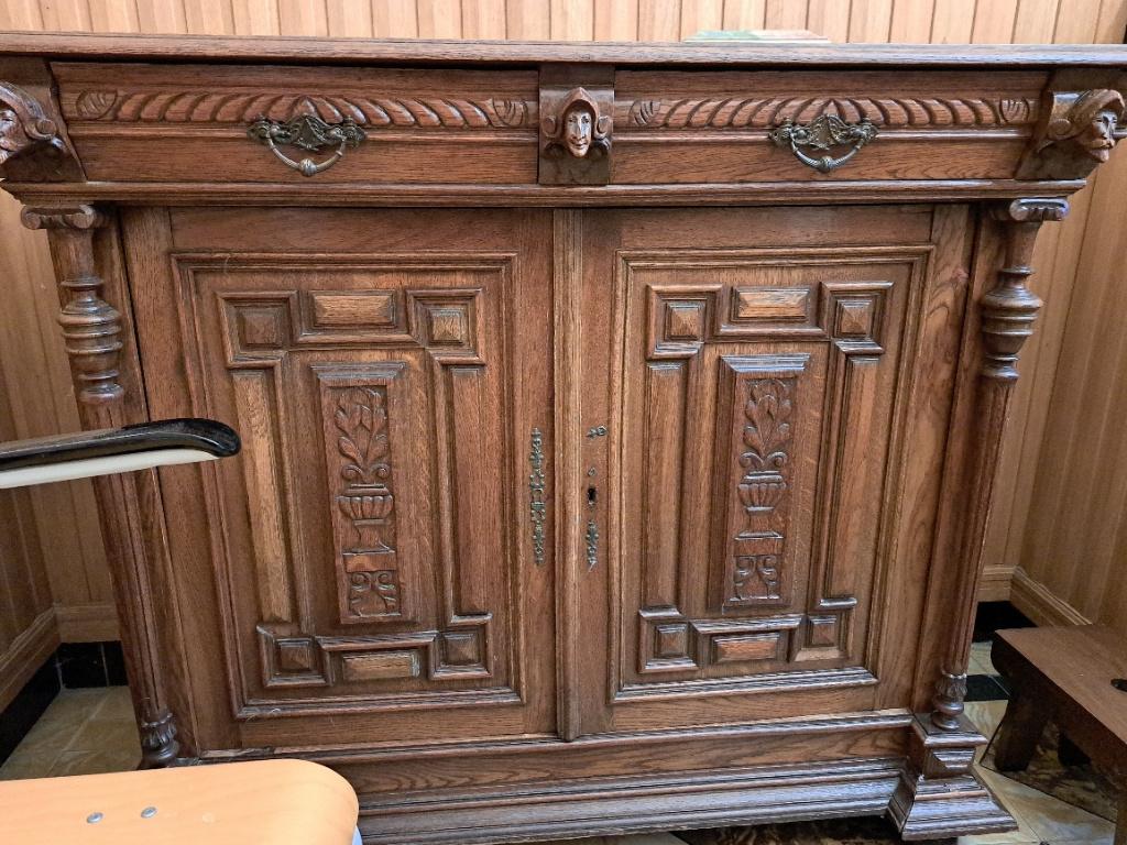 antieke kasten en een robuste tafel Mechelse stijl, Mechelse stijl eiken hout, Avec tablette(s), 150 à 200 cm, Enlèvement