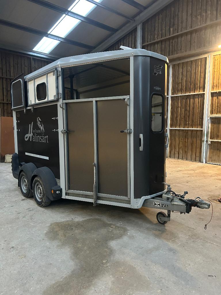 Van ifor Williams hb511 prix tvac, Dieren en Toebehoren, Ophalen, Zo goed als nieuw, 2-paards trailer