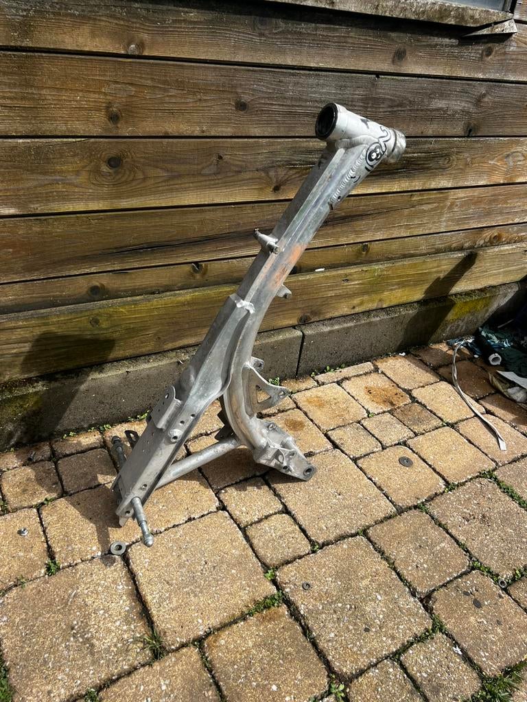 Aluminum monkey frame, Enlèvement