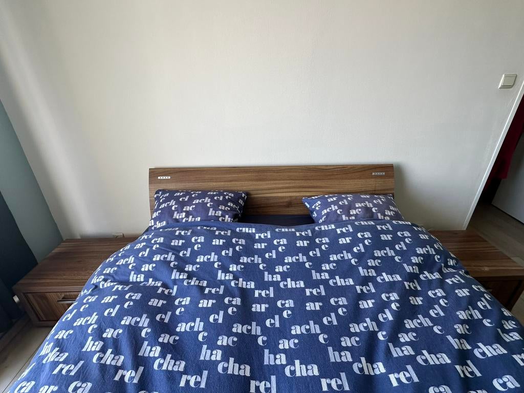 Lit double avec matelas EMMA + tables de chevet, Maison & Meubles, Chambre à coucher | Chambres à coucher complètes, Enlèvement