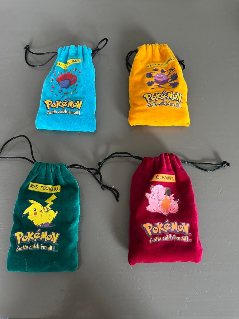 Sacs avec billes Pokémon 4x, Enlèvement ou Envoi, Utilisé