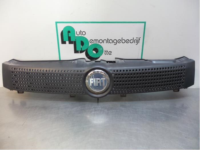Calandre d'un Fiat Panda (Panda 03-), -, Utilisé, Fiat, -