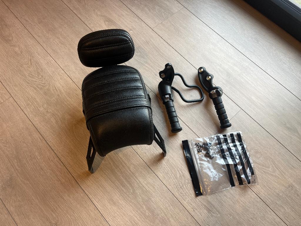 Indian Scout Passenger Seat met voetsteunen, Motoren, Ophalen, Zo goed als nieuw