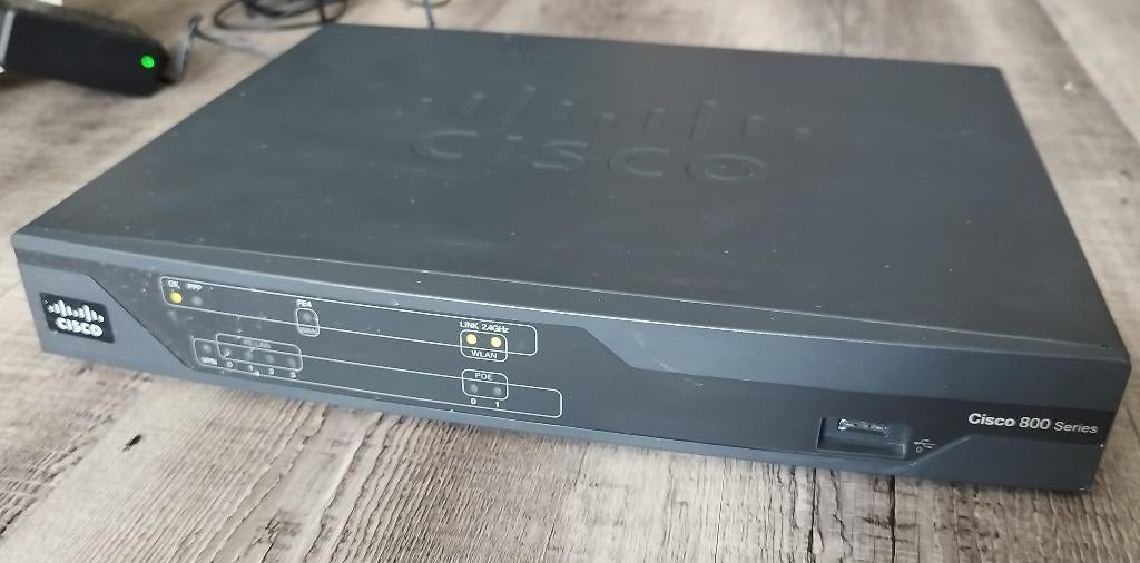 Router Cisco 881, Ophalen of Verzenden, Zo goed als nieuw, Router, Cisco Linksys