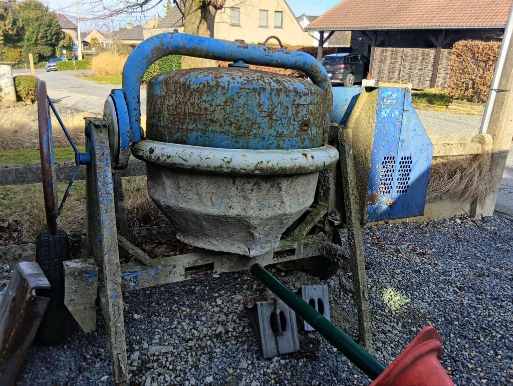 Betonmolen met Honda motor, Ophalen
