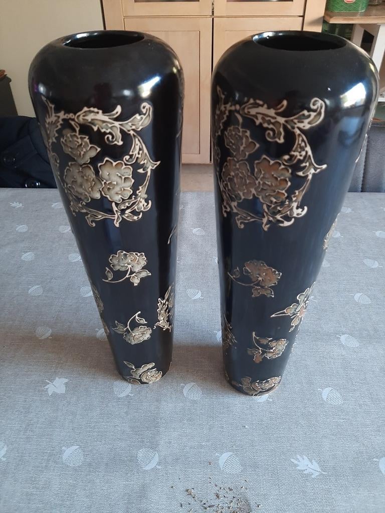 2 elegante hoge Oosterse vazen, Ophalen, Zo goed als nieuw, Zwart, Minder dan 50 cm