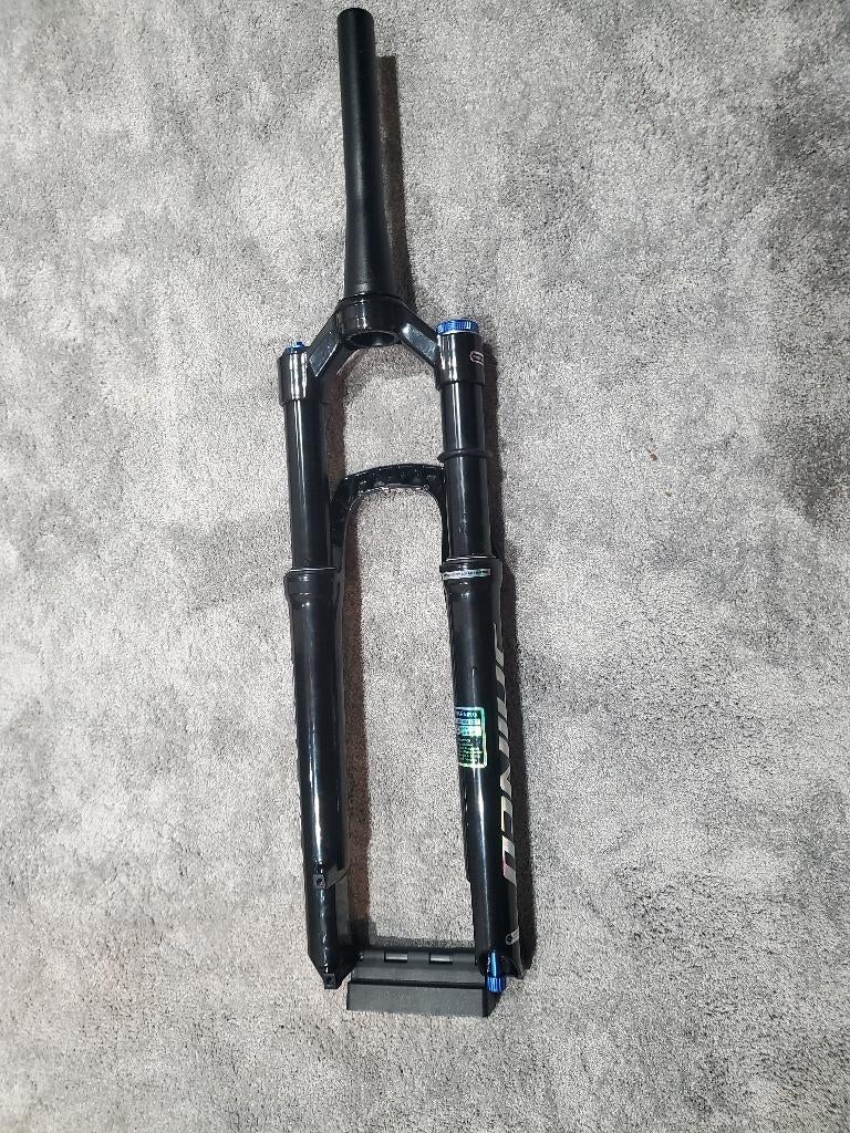 Nieuwe verende voorvork mtb 27,5, Fietsen en Brommers, Fietsonderdelen, Ophalen, Nieuw, Mountainbike, Voorvork