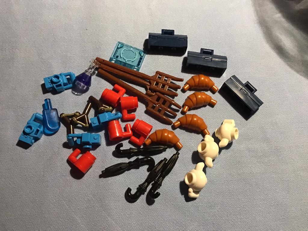 Lego attributen deel 1, Ophalen of Verzenden, Zo goed als nieuw