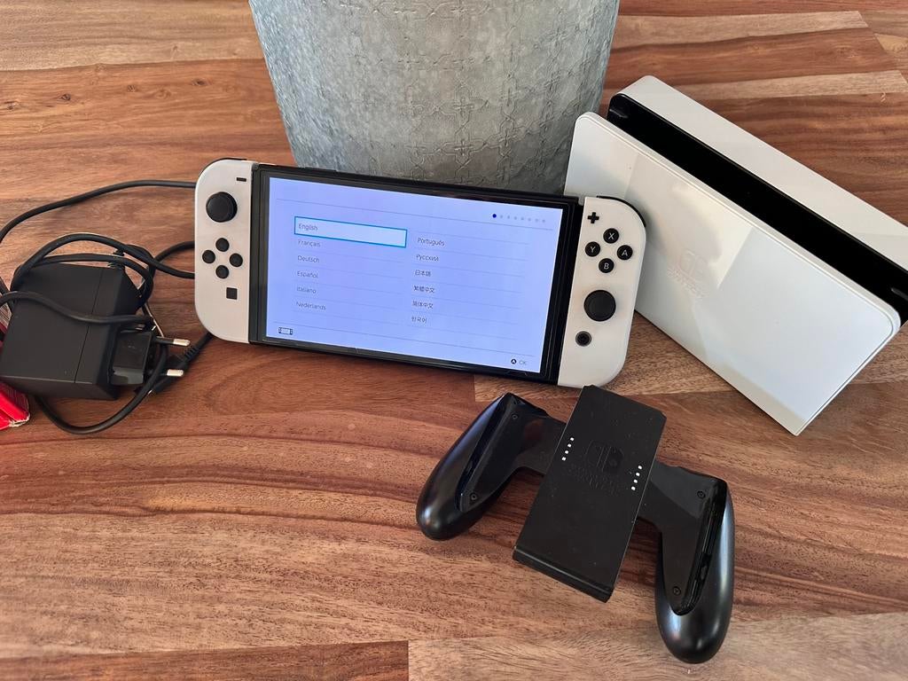 Nintendo Switch OLED à vendre – Excellent état, Games en Spelcomputers, Spelcomputers | Nintendo Switch, Ophalen of Verzenden