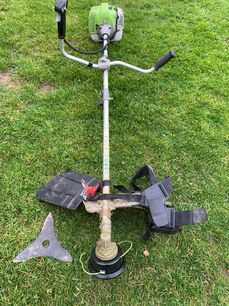 Débroussailleuse thermique, Jardin & Terrasse, Enlèvement, Comme neuf, 10 à 30 cm, Essence