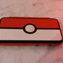 New Nintendo 2DS XL Édition Pokéball, Ophalen of Verzenden, Gebruikt, Rood, 2DS XL