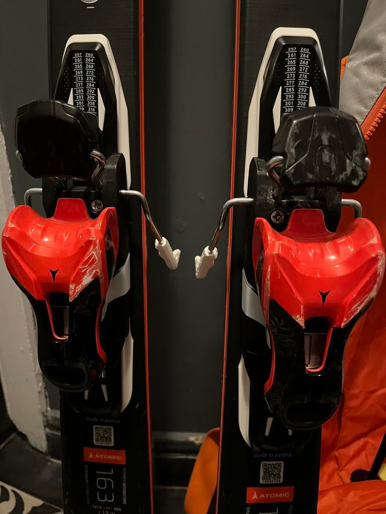 Paire de ski Atomic + 2 paires de batons + sac, Sports & Fitness, 160 à 180 cm, Skis, Enlèvement, Utilisé