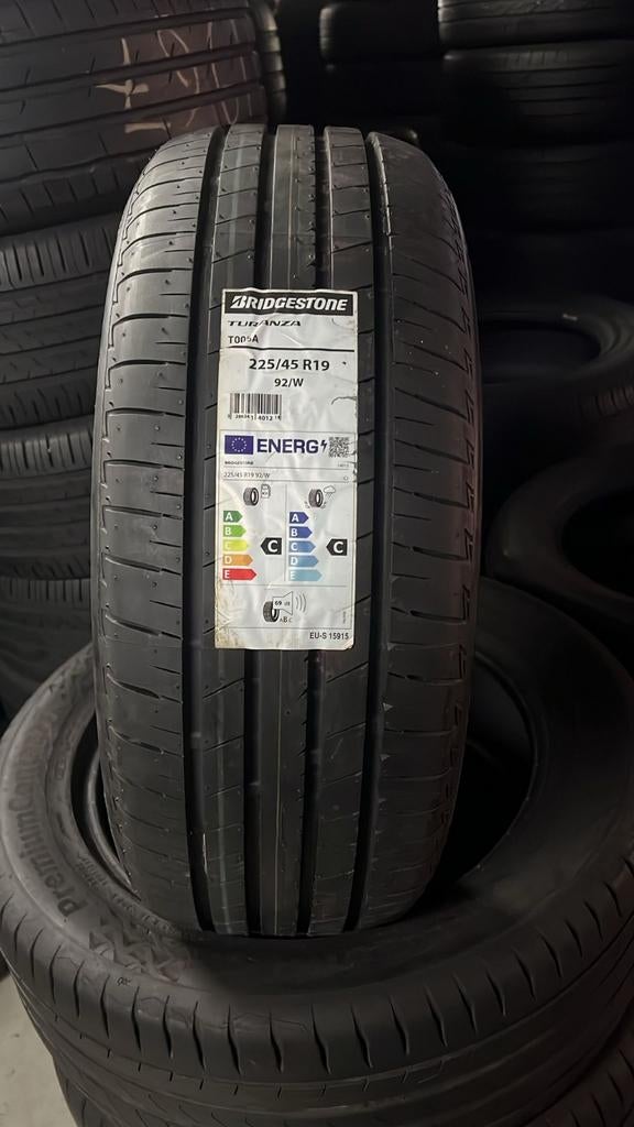 22545r19 225 45 r19 225/45/r19 Bridgestone nouveau avec mont