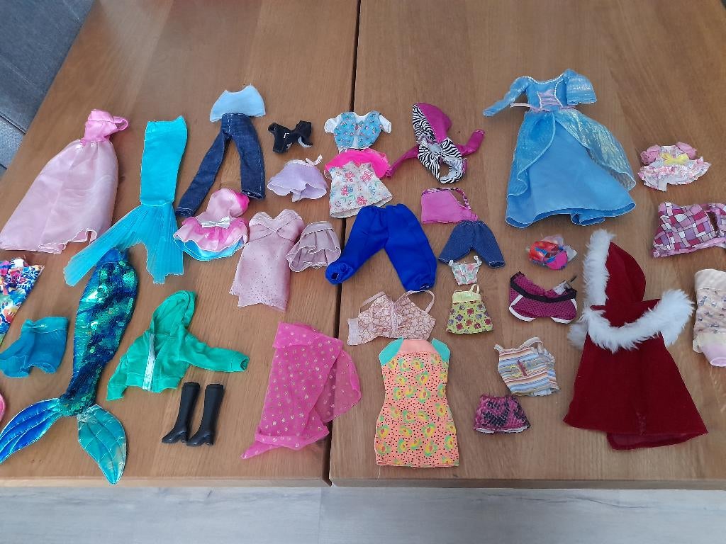 Lot Barbie kleertjes, Verzamelen, Ophalen of Verzenden, Gebruikt, Kleertjes
