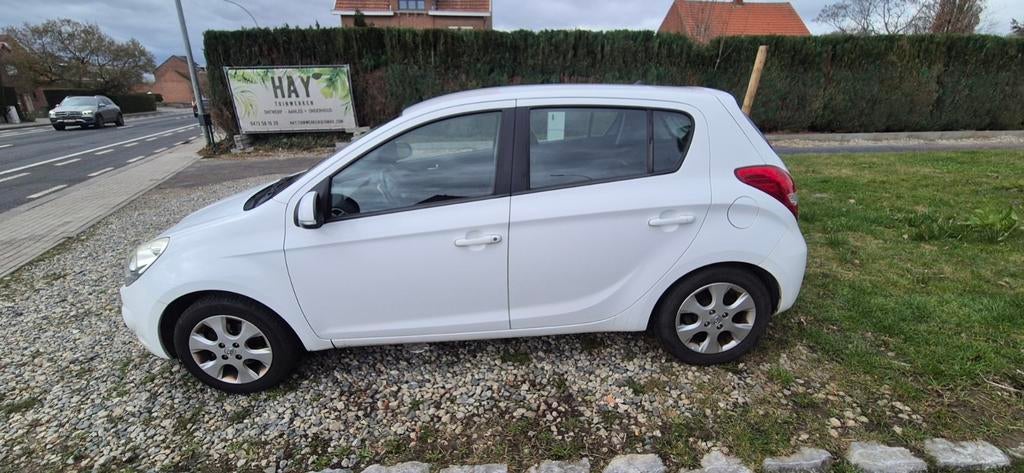 Hyundai i20 1.3 benzine euro 5, Euro 5, Particulier, Onderhoudsboekje, I20