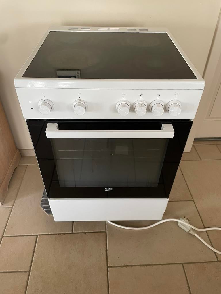 BEKO FSM67010GW kookfornuis + oven. ( NIEUW 549 € ), Elektronische apparatuur, Ophalen, Gebruikt, Vrijstaand