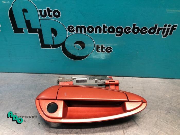 Poignée portière 4portes avant droite d'un Fiat Punto Gran, Autos : Pièces & Accessoires, -, 3 mois de garantie, Utilisé, Fiat