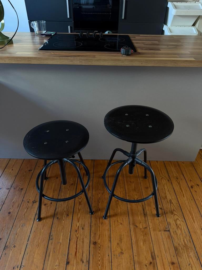 Tabouret de bar IKEA KULLABERG noir, lot de 2, Maison & Meubles, Tabourets de bar, Utilisé, 60 à 90 cm, Bois, Métal, 2 tabourets