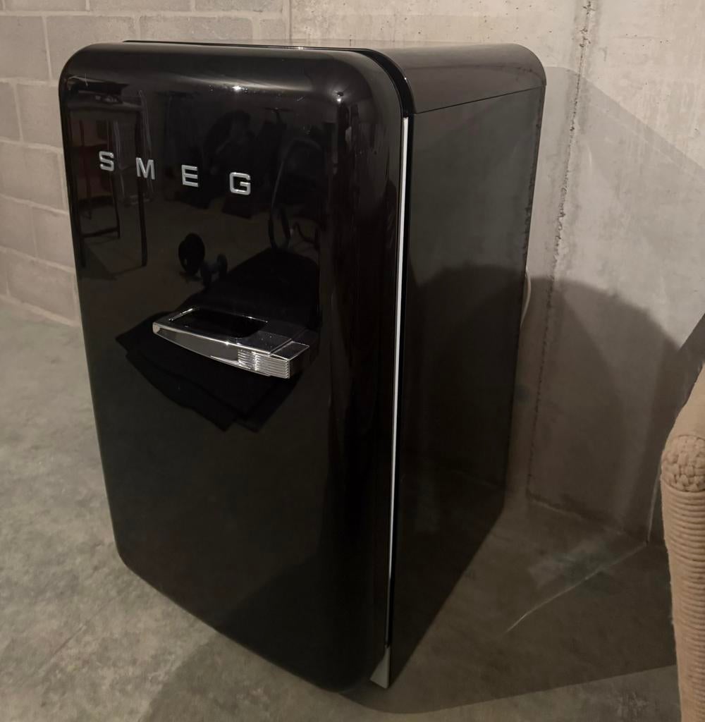 SMEG Tafelmodel koelkast zwart, Elektronische apparatuur, Ophalen, Zo goed als nieuw