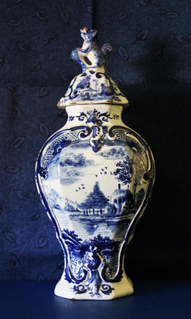 Handgeschilderde Delftse Dekselvaas ~~Johannes Harlees~~1770, Ophalen of Verzenden