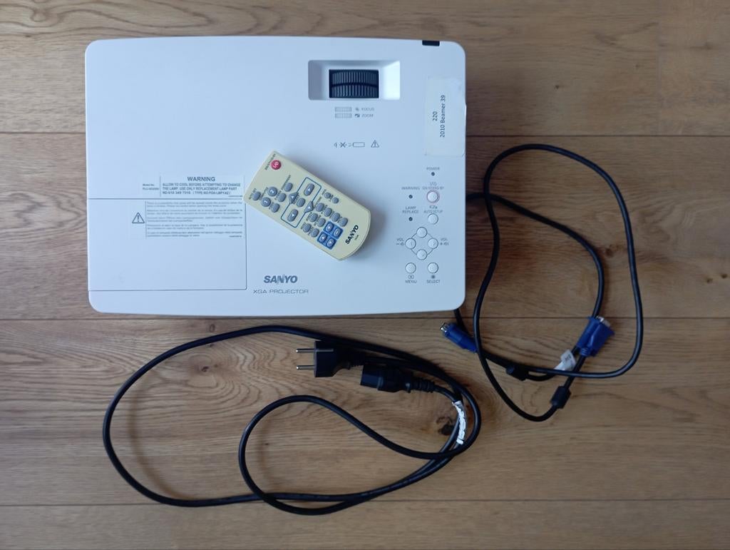 Vidéoprojecteur Sanyo, TV, Hi-fi & Vidéo, Projecteurs vidéo, Utilisé, Enlèvement