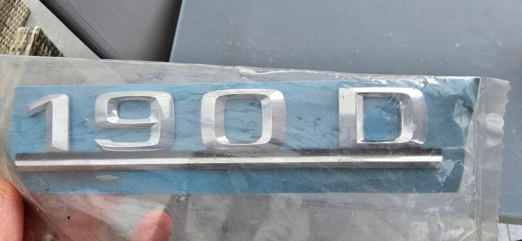 Mercedes 190D W201 NIEUW embleem origineel, Ophalen of Verzenden