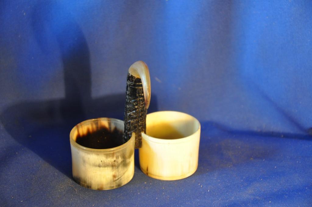 saleron en corne accessoire de table, Antiquités & Art, Enlèvement ou Envoi