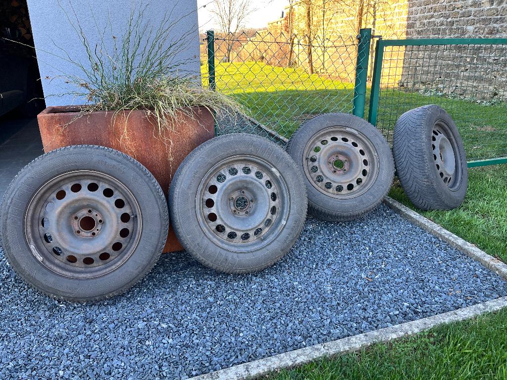 Pneus neige KLEBER Krisalp HP3 SUV 215/65 R 17 99V., Autos : Pièces & Accessoires, Enlèvement, Utilisé, Véhicule tout-terrain