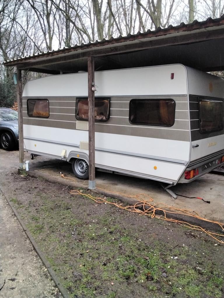 ERIBA HYMER,caravan, bj 91,in ZEER MOOIE NIEUWSTAAT, Caravans en Kamperen, Rondzit, Kachel, 750 - 1000 kg, Particulier
