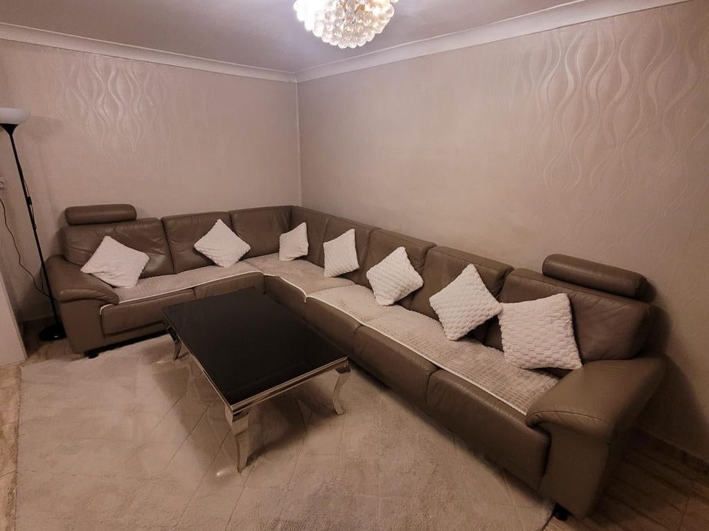 Siège d'angle (cuir) avec coussins et table basse, Enlèvement, Comme neuf, Cuir