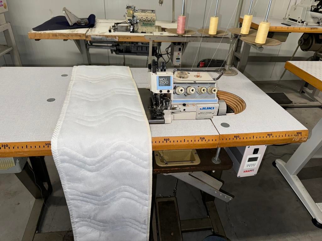 Industriële lockmachine overlock juki dubbel transport zware, Hobby en Vrije tijd, Naaimachines en Toebehoren, Overige merken