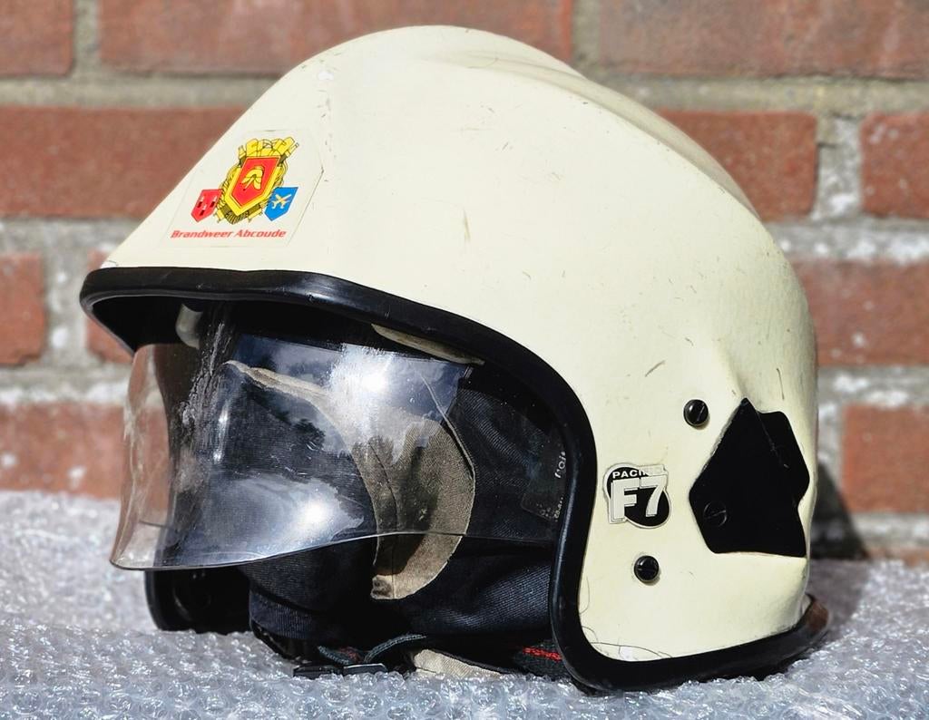 Brandweerhelm brandweer Nederland Pacafic casque pompier, Verzamelen, Militaria | Algemeen, Ophalen of Verzenden