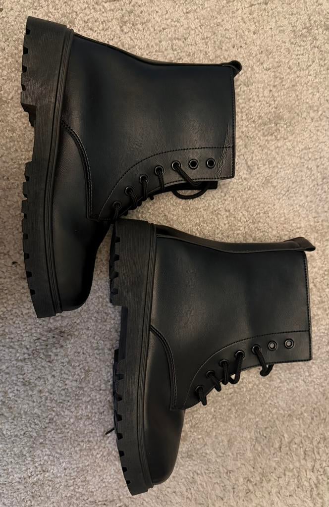 Zwarte botjes, Ophalen, Zwart, Lage of Enkellaarzen, Zo goed als nieuw