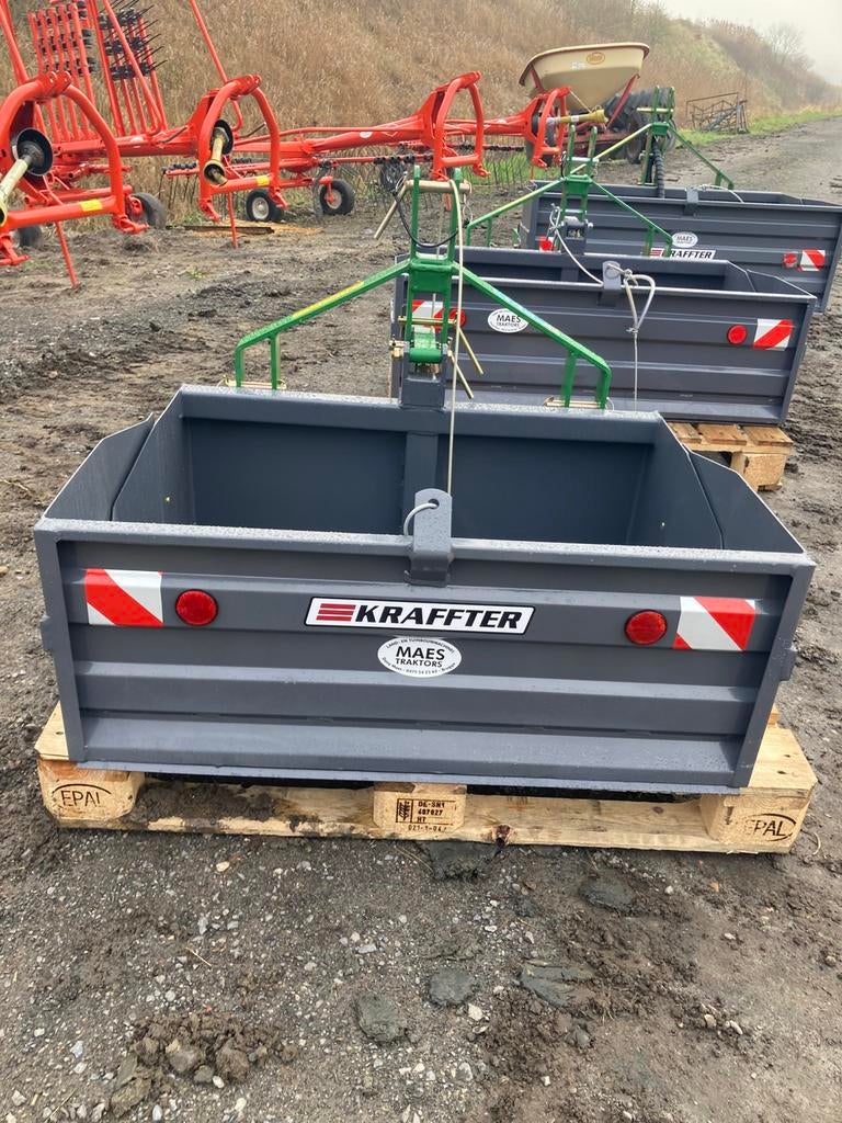 Godet hydraulique 120 avec mini-valve de tracteur Kraffter, Animaux & Accessoires, Box & Pâturages, Pâturage, Accessoires, 4 chevaux ou poneys ou plus