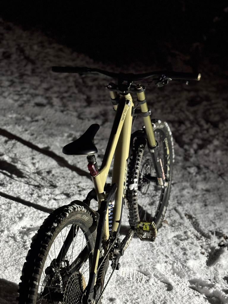 Vtt dh cube two15_pro, 24 pouces ou plus, V-brakes, Aluminium, Enlèvement