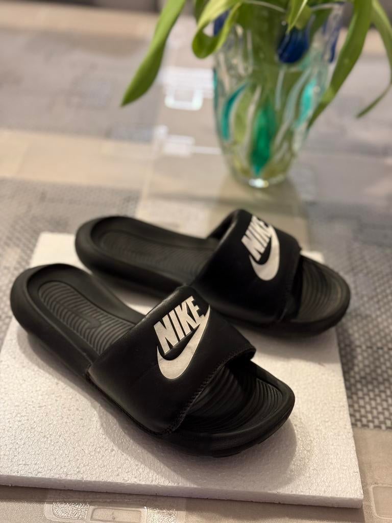 Slipper van nike, Ophalen, Jongen of Meisje, Overige typen, Zo goed als nieuw