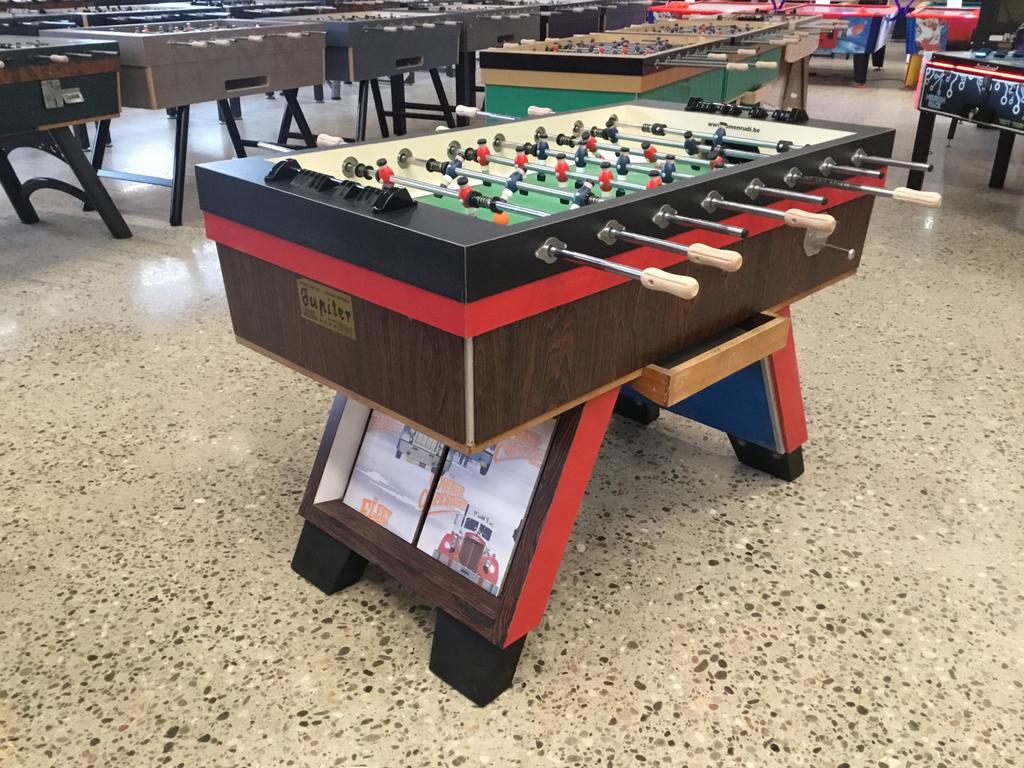 retro café tafelvoetbal JUPITER rood kicker, Ophalen of Verzenden, Zo goed als nieuw