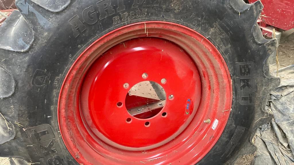 Roues tracteur 380/85 R30 neufs et 360/70R20 neufs, Enlèvement