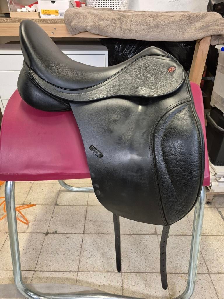 Kent & Masters dressuur, Animaux & Accessoires, Chevaux & Poneys | Selles, Enlèvement, Comme neuf, Dressage