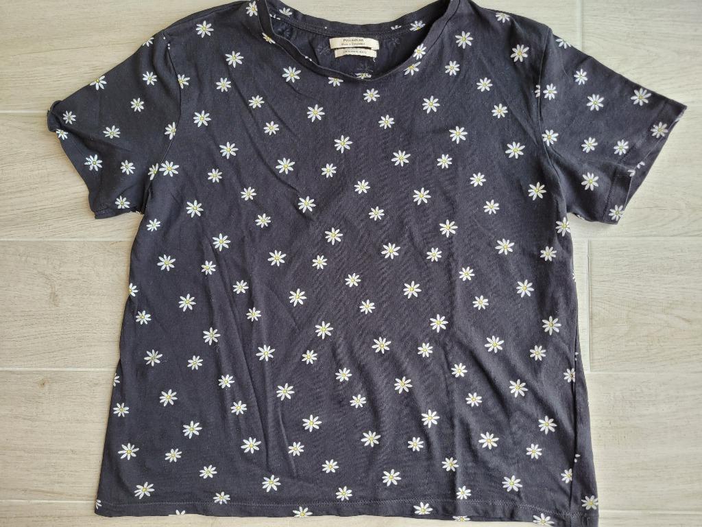 T-shirt noir avec marguerites - Pull & Bear - taille XL (42), Taille 42/44 (L), Manches courtes, Enlèvement ou Envoi, Noir