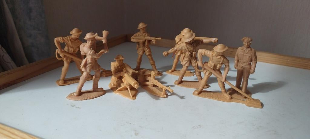 9 oude soldaat mannetjes, Enlèvement ou Envoi, Utilisé, Statue ou Figurine