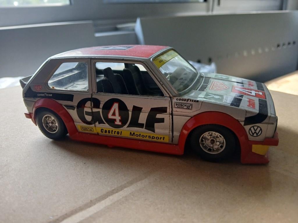 MINIATURE GOLF 1 GTI GR.2 Rally BBURAGO 1/24, Enlèvement ou Envoi, Comme neuf, Voiture, Burago