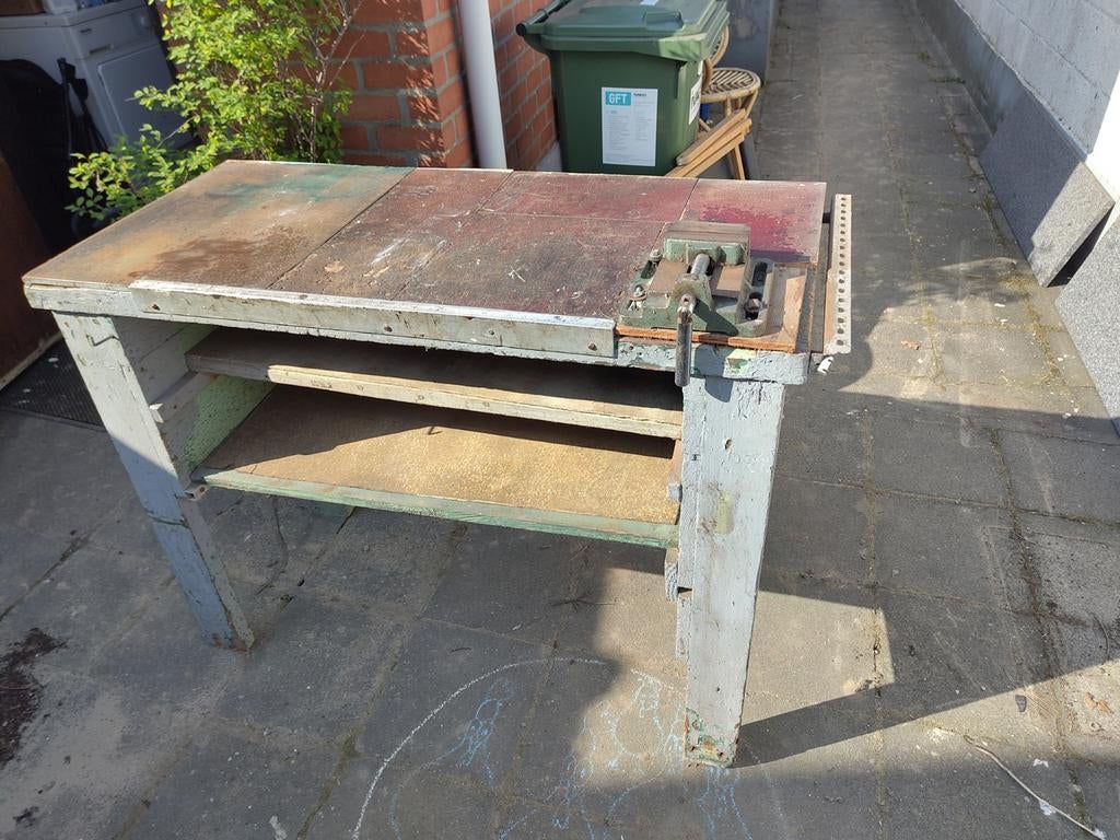 Oude werkbank, Enlèvement