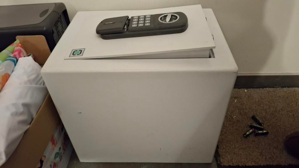 Coffre-fort avec serrure électronique, Enlèvement, Coffre-fort