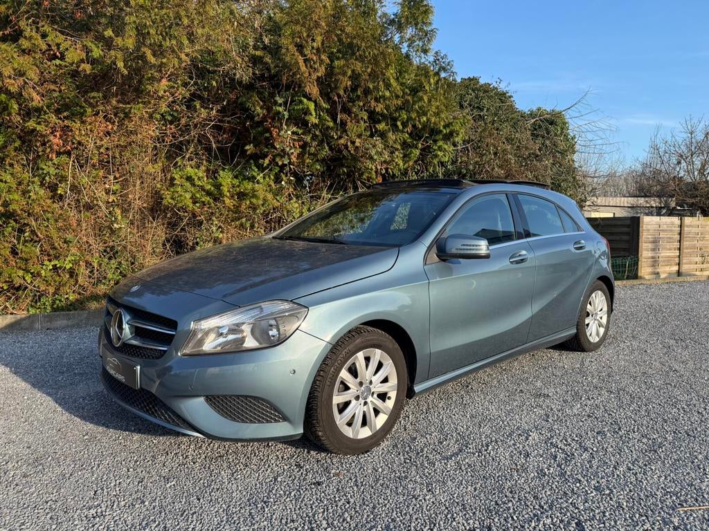 Mercedes-Benz A 180 d * GPS * CAMERA * PANO * EURO 5, Auto's, Mercedes-Benz, Euro 5, 4 cilinders, Leder en Stof, Bedrijf
