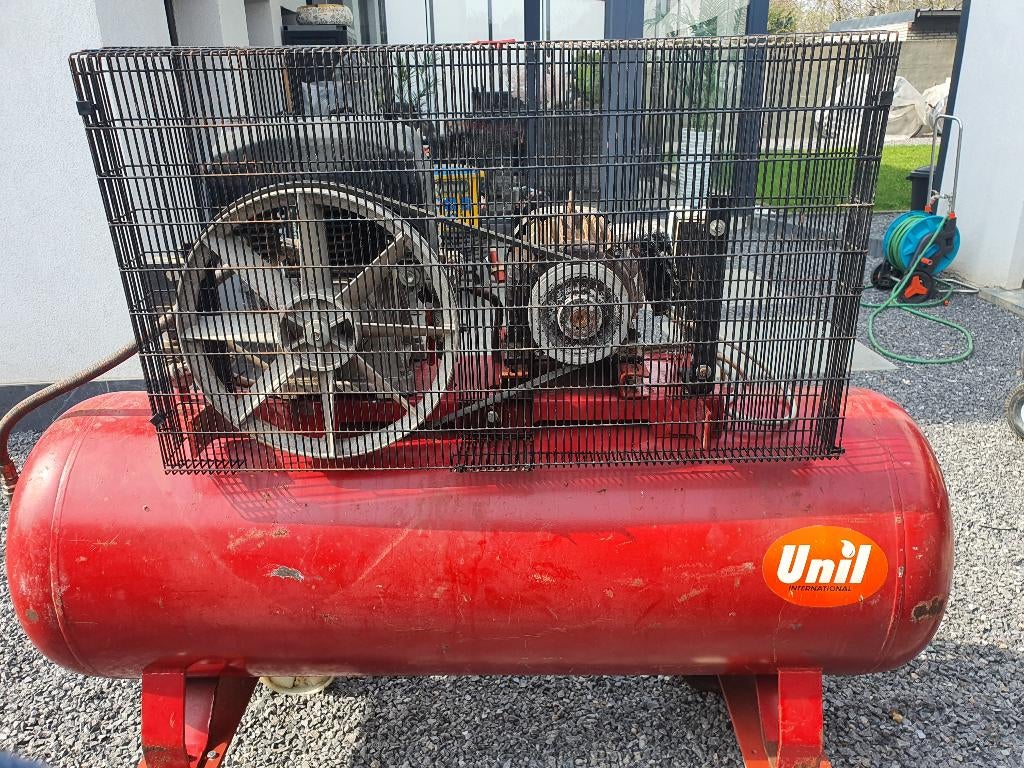 Brown Prof, compresseur 5,5 CV, réservoir 380v 300L, fonctio, Bricolage & Construction, Compresseurs, Réduction de bruit, 400 à 800 litres/min