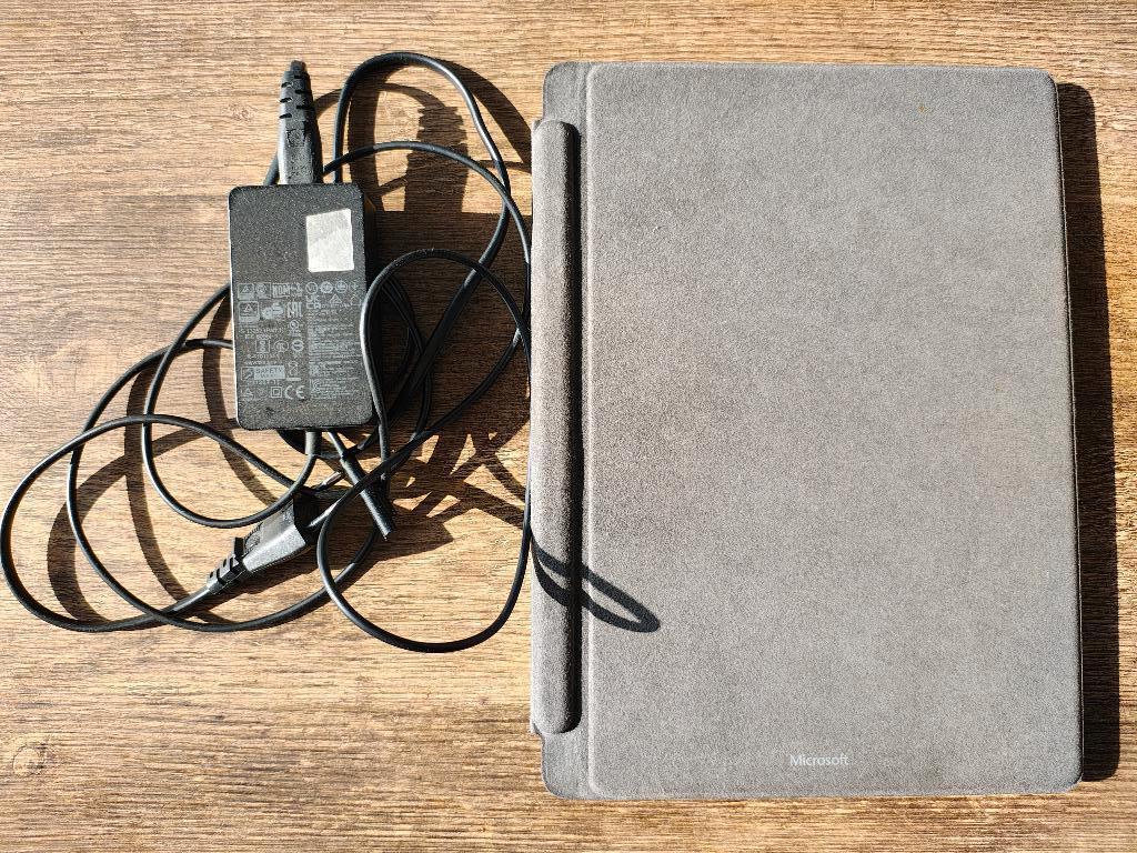 Surface Pro 9 met keyboard, Informatique & Logiciels, Ordinateurs portables Windows, 256 GB, 13 pouces, Avec écran tactile, Comme neuf