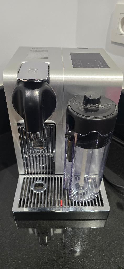 Nespresso De'Longhi Lattissima Pro EN750, Machine à espresso, Réservoir d'eau amovible, Dosettes et capsules de café, 1 tasse