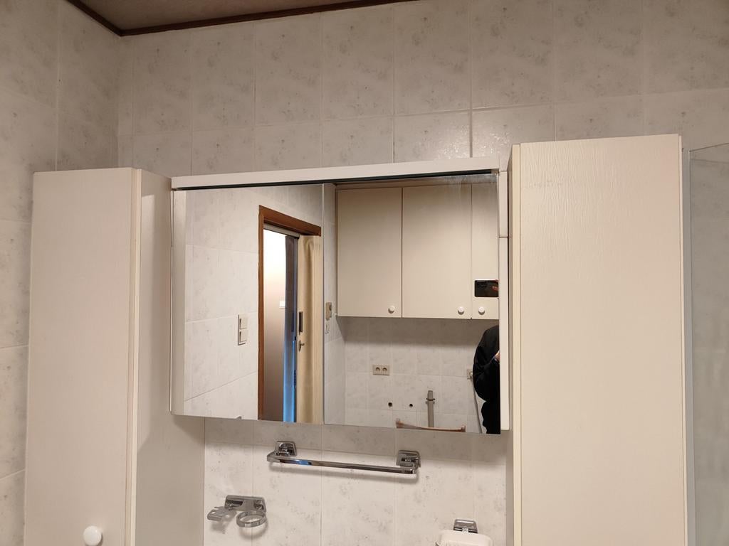 Spiegelkastje met lichtjes, Ophalen