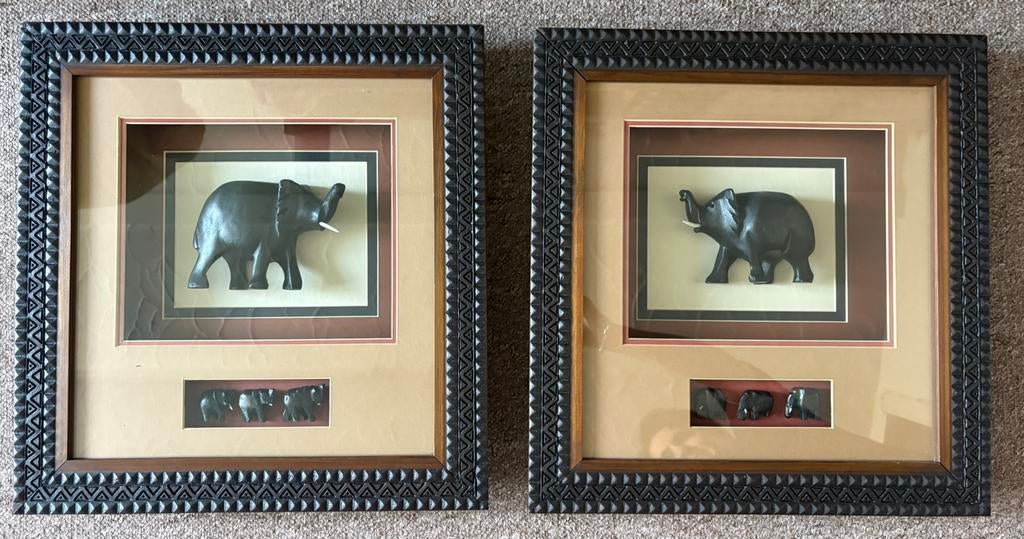 set van 2 kaders met houten olifanten, Huis en Inrichting, Woonaccessoires | Lijsten, Ophalen, Zo goed als nieuw